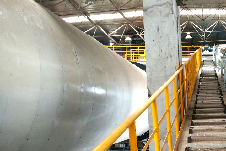 礦石烘干機(jī)是東鼎干燥針對(duì)冶金建材行業(yè)推出的專用烘干設(shè)備，具有產(chǎn)能大、耐磨損、熱能消耗低、自動(dòng)化程度高的特點(diǎn)。