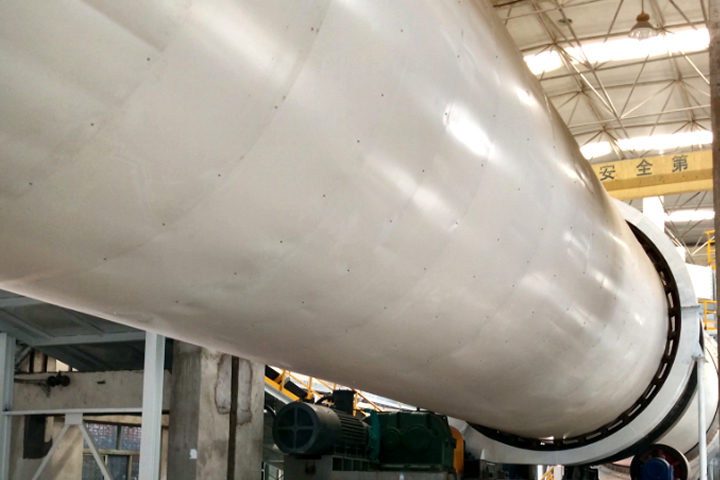 礦石烘干機(jī)是東鼎干燥針對(duì)冶金建材行業(yè)推出的專用烘干設(shè)備，具有產(chǎn)能大、耐磨損、熱能消耗低、自動(dòng)化程度高的特點(diǎn)。