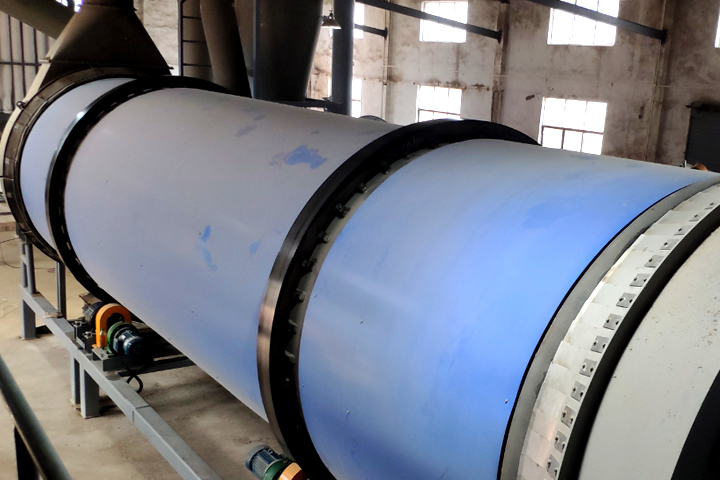 噴漿玉米皮專用烘干機設(shè)備，可以通過熱風(fēng)干燥工藝，快速降低物料中的水分制成高能量玉米噴漿蛋白飼料。