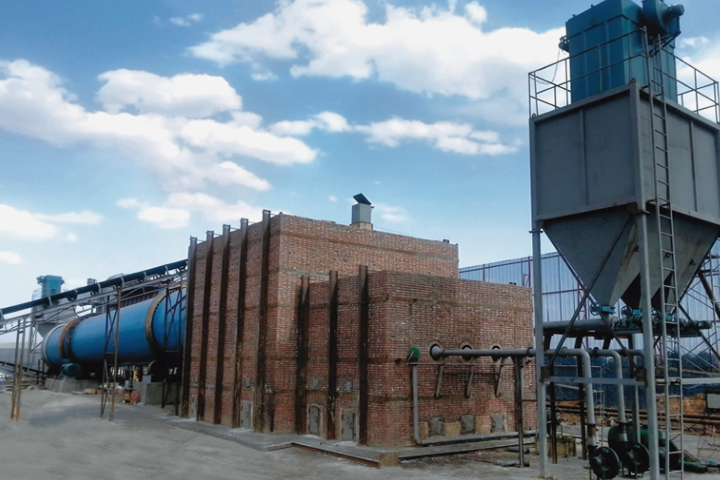 原煤、沫煤、褐煤、長焰煤等煤炭含水率過高，降低了煤炭熱值，也影響煤炭的儲裝運性能，大型原煤烘干機(jī)生產(chǎn)線通過熱風(fēng)干燥技術(shù)，實現(xiàn)低質(zhì)煤炭提質(zhì)。