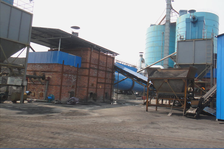 原煤、沫煤、褐煤、長焰煤等煤炭含水率過高，降低了煤炭熱值，也影響煤炭的儲裝運性能，大型原煤烘干機(jī)生產(chǎn)線通過熱風(fēng)干燥技術(shù)，實現(xiàn)低質(zhì)煤炭提質(zhì)。