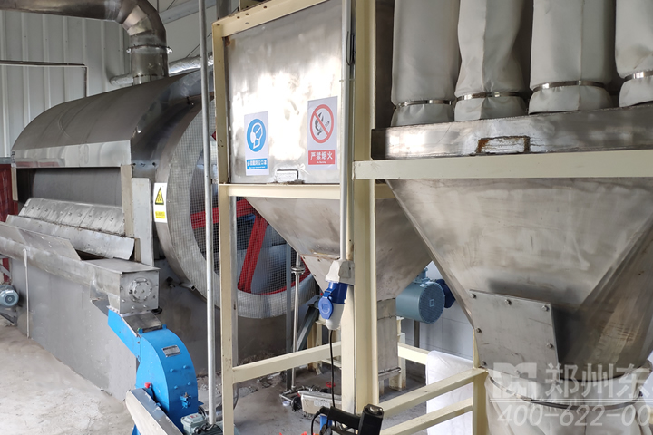 腐殖酸烘干機(jī)一種以間接傳導(dǎo)加熱方式使物料加熱、水分汽化的烘干機(jī)，適用于類腐殖酸、黃腐酸鉀、黃腐酸鈉、銨鹽等物料處理