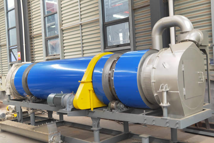 氧化鋁烘干機根據氧化鋁物料的水分狀態(tài)、比重、耐受溫度特性進行設計，采用新型熱風烘干技術，在不改變物料性質的情況下，快速蒸發(fā)掉物料中多余水分。