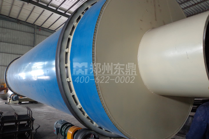 樹(shù)皮烘干機(jī)可以解決塊莖大、長(zhǎng)度長(zhǎng)些的樹(shù)皮、樹(shù)枝、棕櫚絲物料烘干