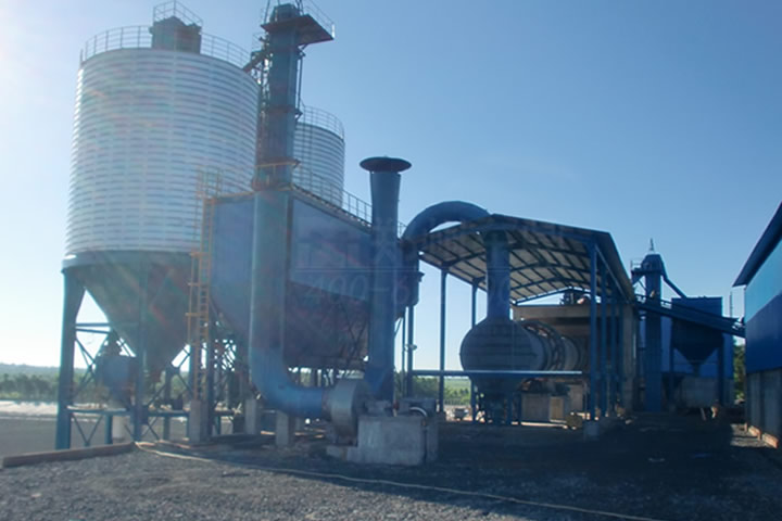 廢棄白泥隨意堆放不僅占用大量土地，污染環(huán)境，而且浪費(fèi)了白泥中的大量的資源，東鼎白泥烘干機(jī)可以很好的實(shí)現(xiàn)白泥再利用