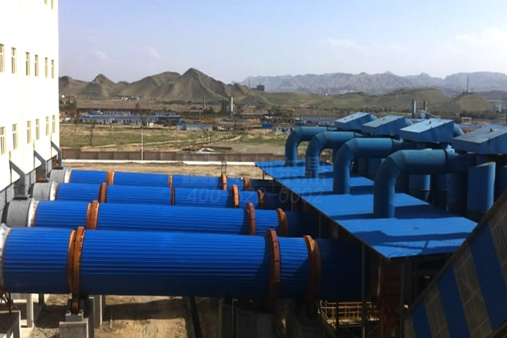 東鼎礦渣烘干機(jī)生產(chǎn)線可用于烘干水渣鋼渣、粉煤灰、電石渣、脫硫石膏、粘土、河沙、石英沙等礦渣物料。該系統(tǒng)采用新型三層烘干工藝，全套烘干設(shè)備設(shè)計合理，制作精良，性能穩(wěn)