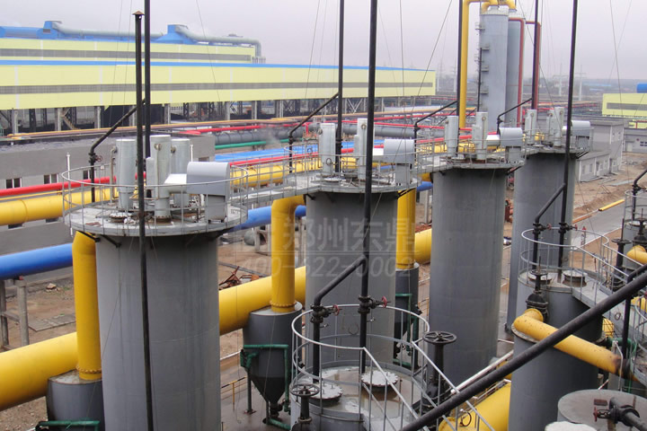 東鼎煤氣發(fā)生爐可以降低工人的勞動強度，有效改善工作環(huán)境，是節(jié)能降耗、消煙除塵、以煤代油、代電的重要環(huán)保設(shè)備。