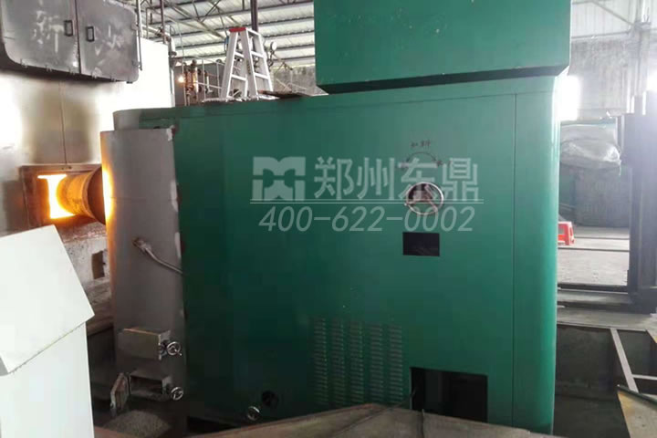 生物質(zhì)燃燒機(jī)是利用生物質(zhì)進(jìn)行能量轉(zhuǎn)換的主要設(shè)備，使用生物質(zhì)顆粒燃料，在燃燒室內(nèi)實現(xiàn)逐漸預(yù)熱、多級配氧、立體燃燒的火焰燃燒系統(tǒng)。