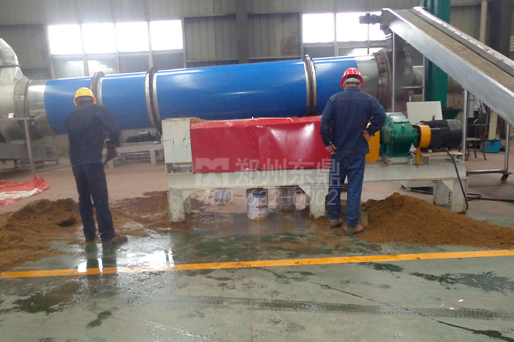 螺旋擠壓式酒糟脫水機可以調(diào)整壓力和轉速，控制酒糟物料脫水效果。