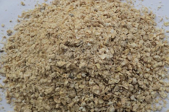 菌菇渣烘干機(jī)通過熱能轉(zhuǎn)換快速將菌渣中的多余水分脫除，改善了菌渣的儲(chǔ)裝運(yùn)特性。